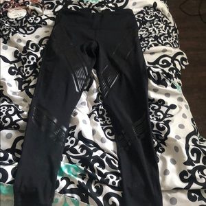 black spandex leggings